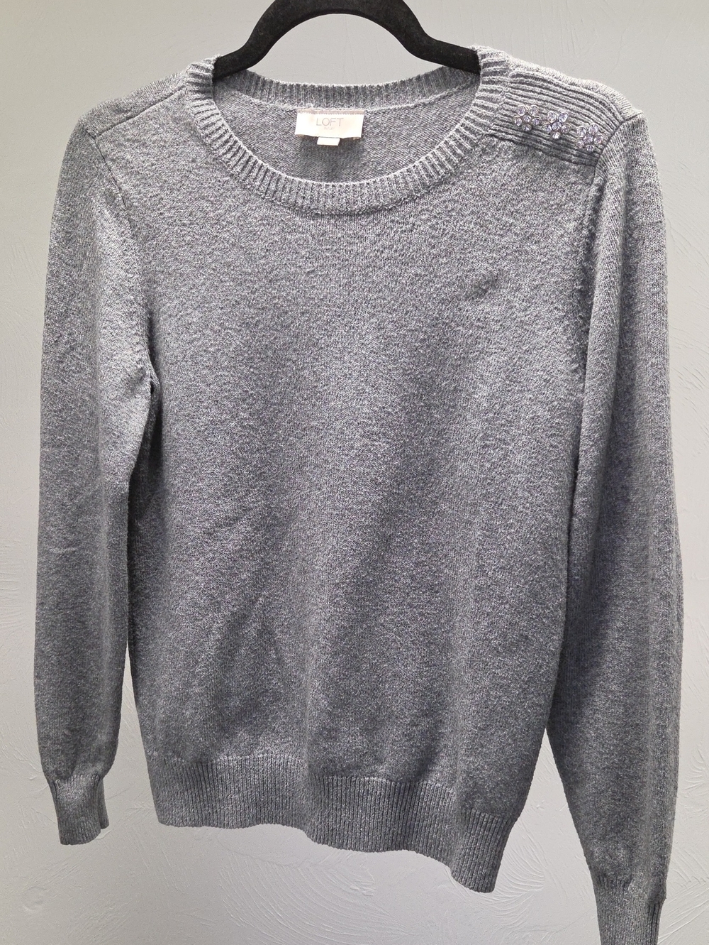 Womans Loft Gray Sweater With 3 Crystal Flowers On Left Shoulder Size Small